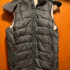 GreenTea Charcoal Puffer Vest with Faux Fur